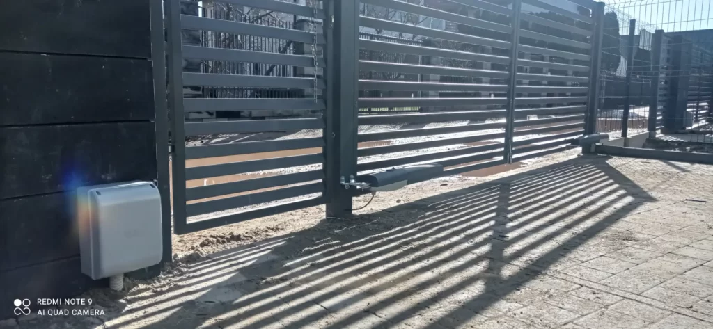 brama wjazdowa rozwierana